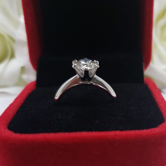 1 Carat Moissanite Solitaire Ring with 925 Sterling Silver Band, D, VVS1 - Picture 7 of 8